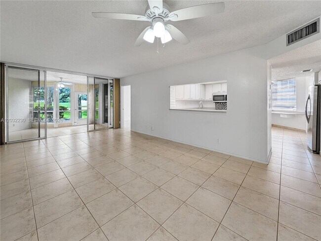 Building Photo - 9531 Seagrape Dr