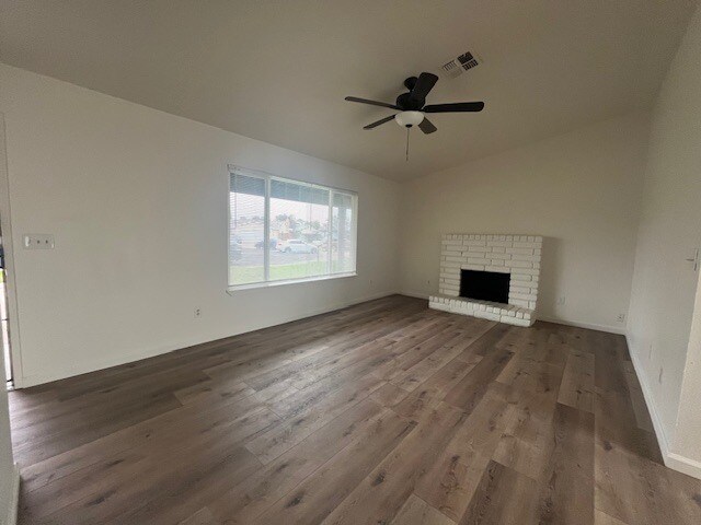 Foto del edificio - 1338 Alfa Romeo Ct