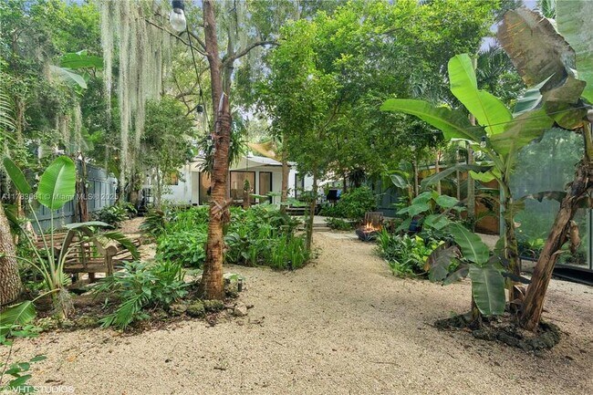 Foto del edificio - 3794 Irvington Ave