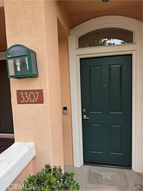 Building Photo - 3307 Ladrillo Aisle