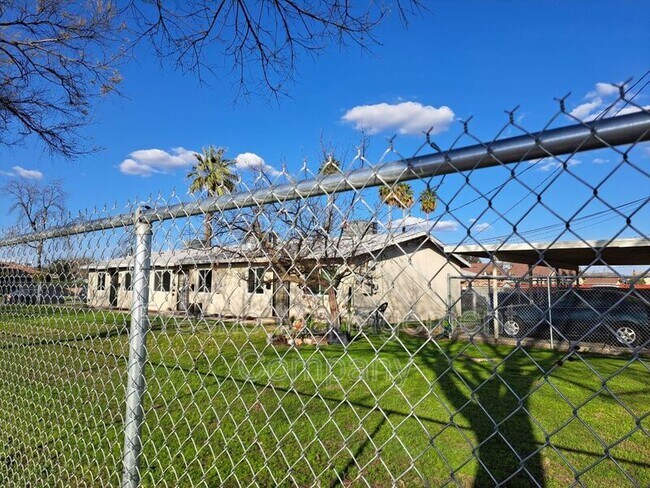 Building Photo - 6 E Stanislaus St