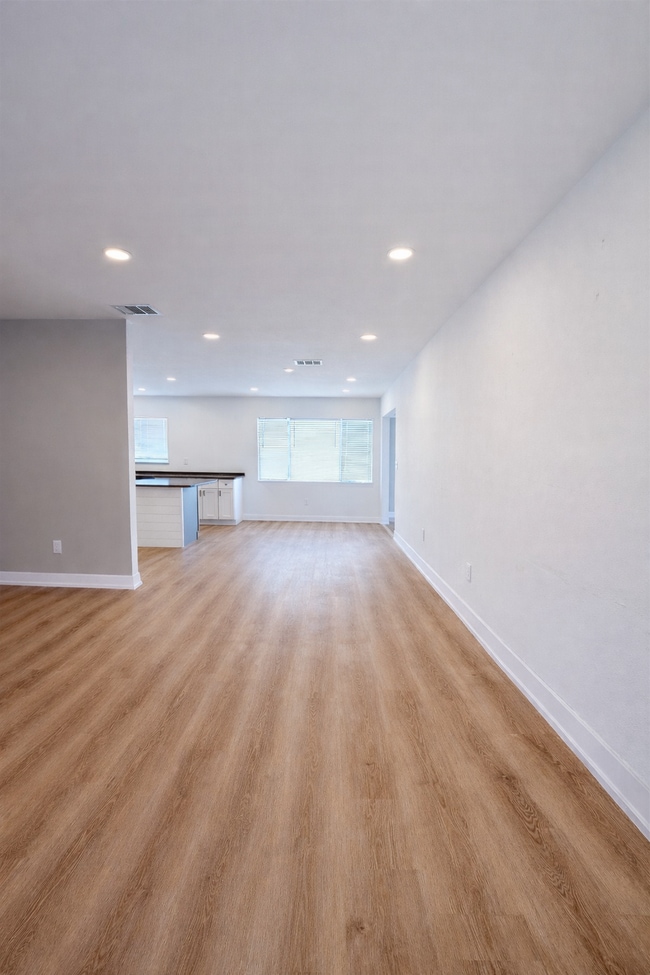 Foto del edificio - 8127 Chesebro Ave