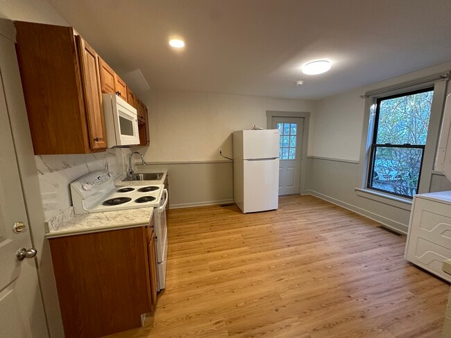 Building Photo - 14 Ingalls St