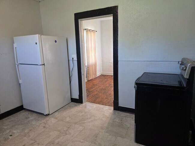 Building Photo - 3-Bedroom, 1-Bathroom Home with Basement – $1,195/Month - Accepting Section 8