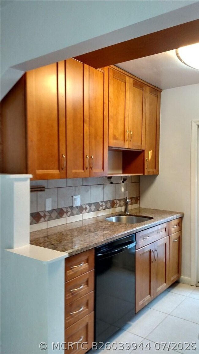 Foto del edificio - 1324 NE 16th Terrace