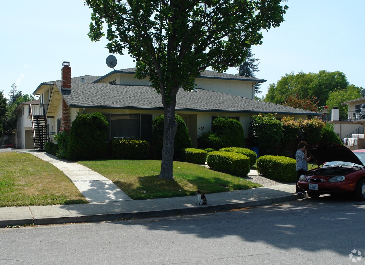 Foto del edificio - 554 Firloch Avenue