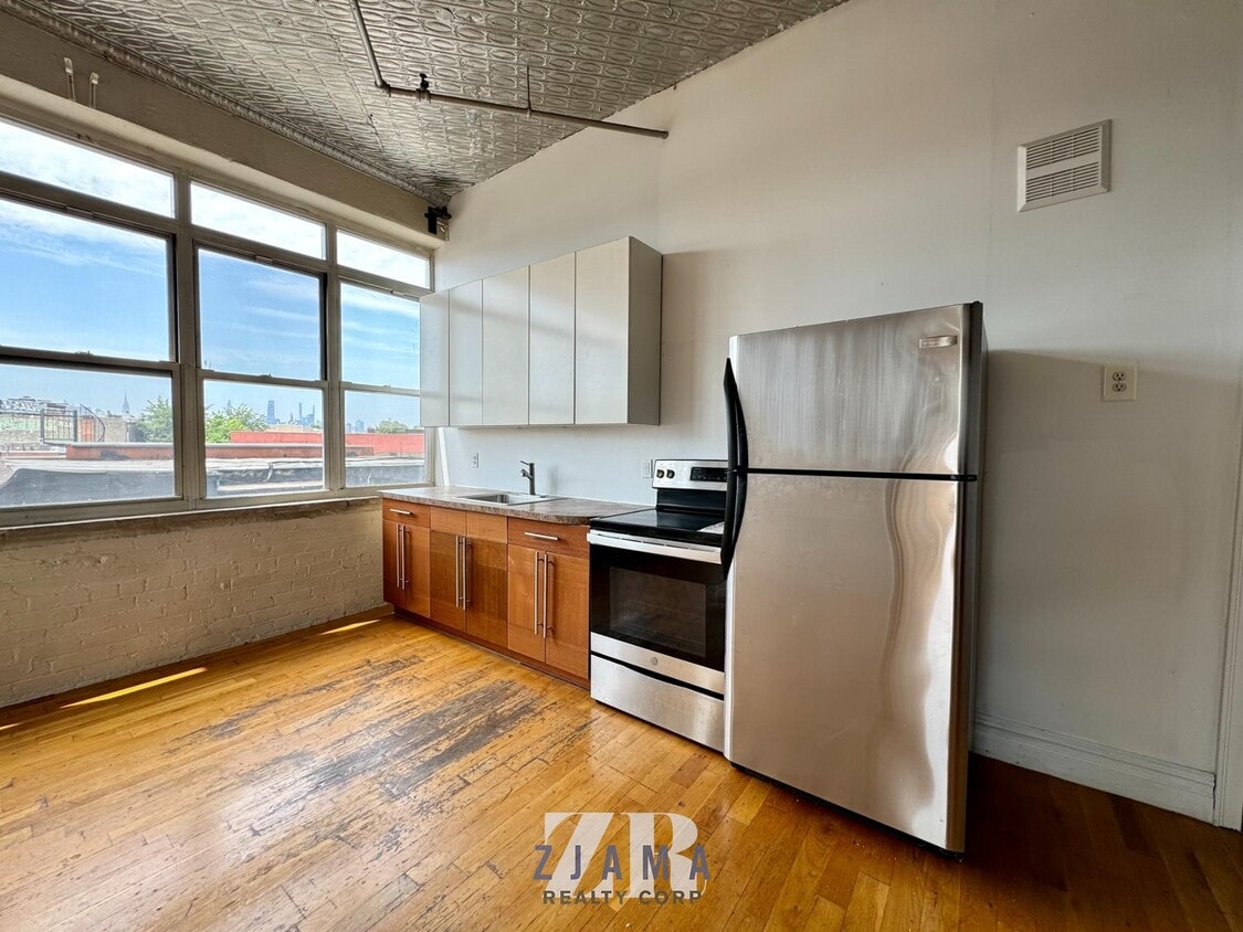 Primary Photo - 1087 Flushing Ave