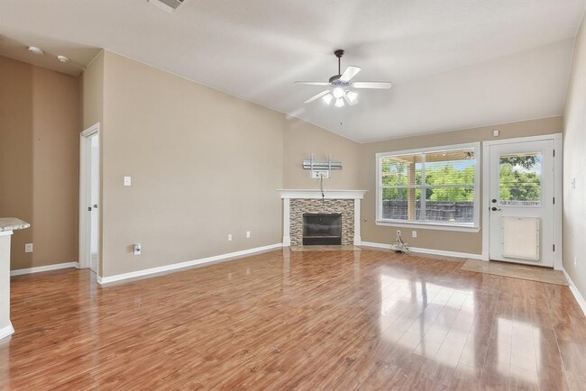 Building Photo - 217 Newport Landing Pl