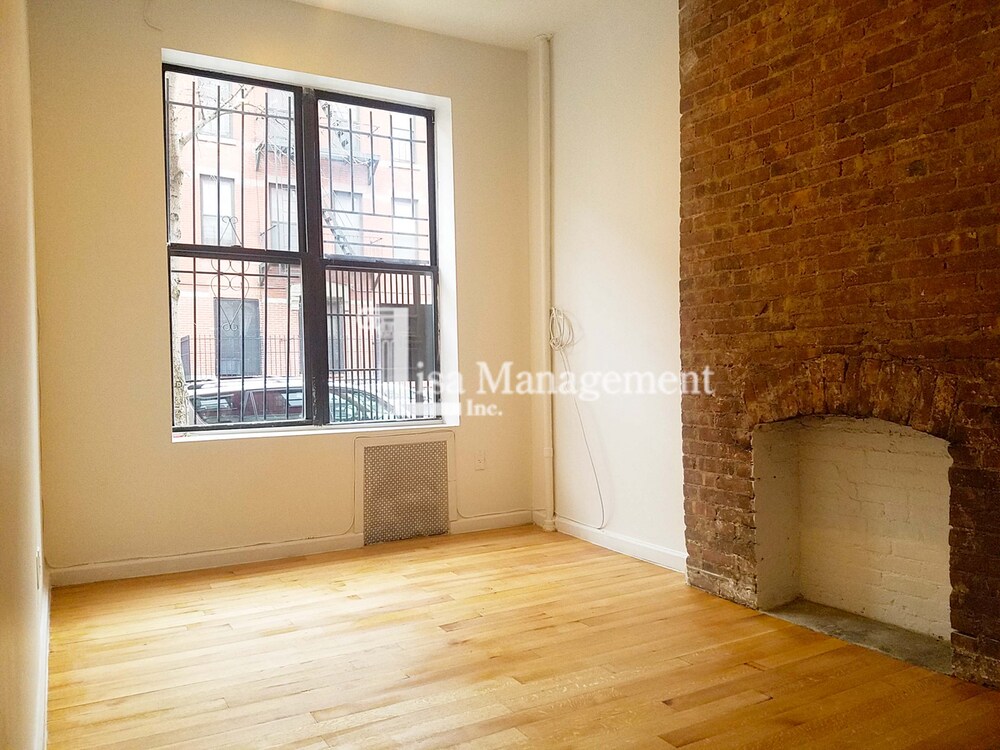 Foto principal - 428 W 48th St