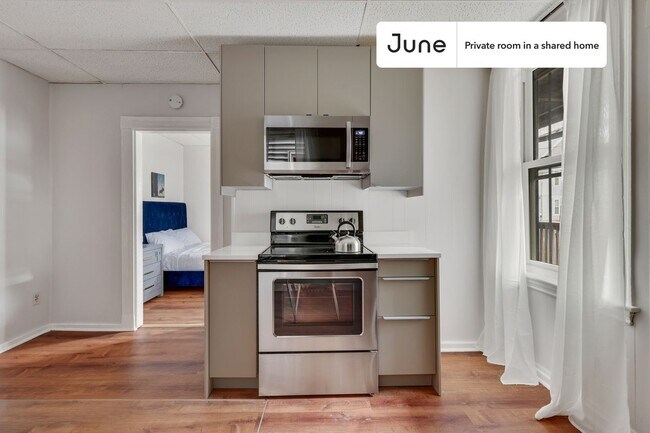 Foto del edificio - Room in Shared 3 bed/1 bath home