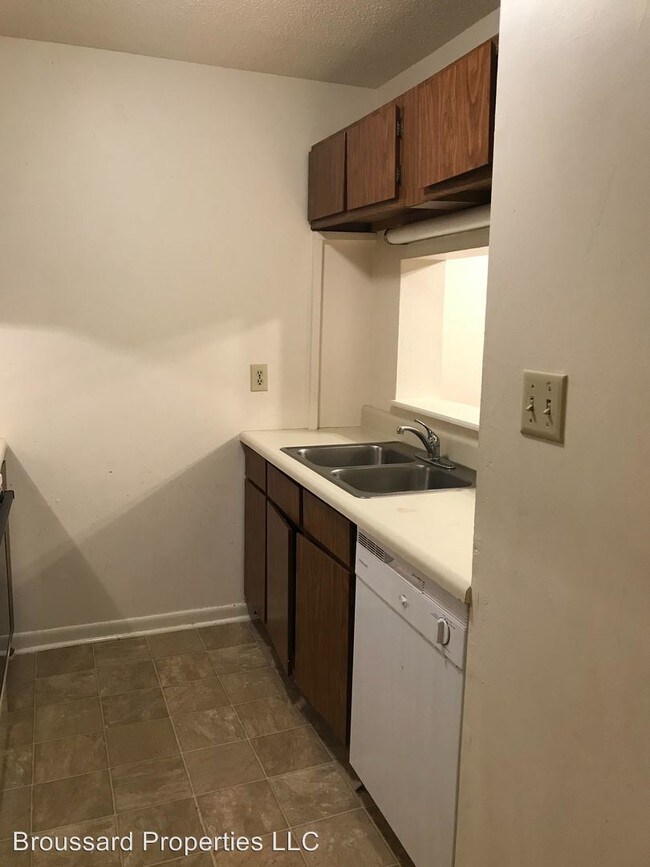 Foto del edificio - 118 N Meyers Dr