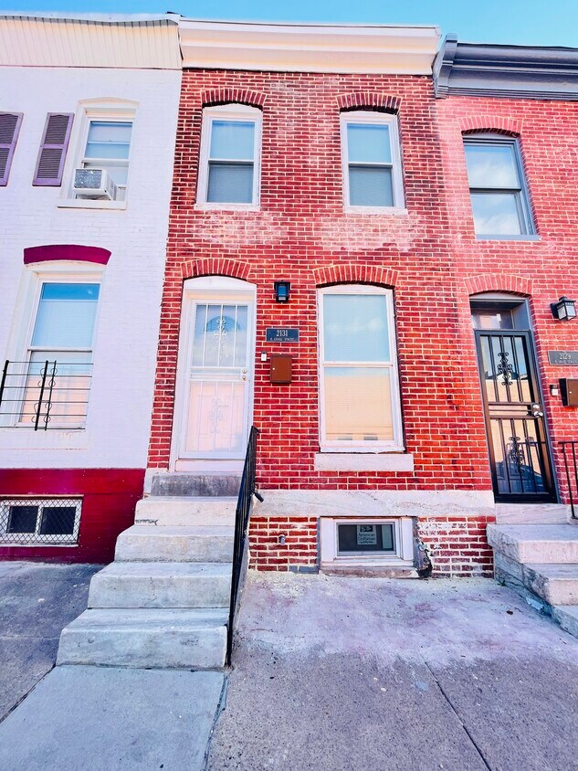 Primary Photo - 2131 E Chase St