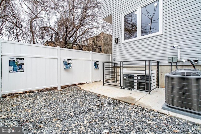 Foto del edificio - 2110 Master St