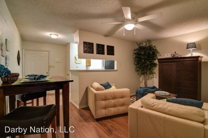 Foto principal - 811 Darby Blvd