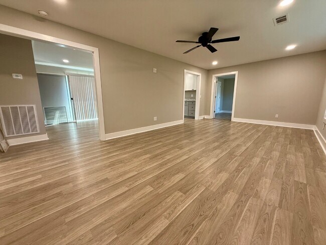 Foto del edificio - 6403 Cannon Ave