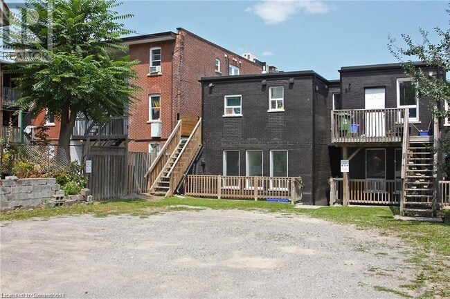 Building Photo - 590 Main St E