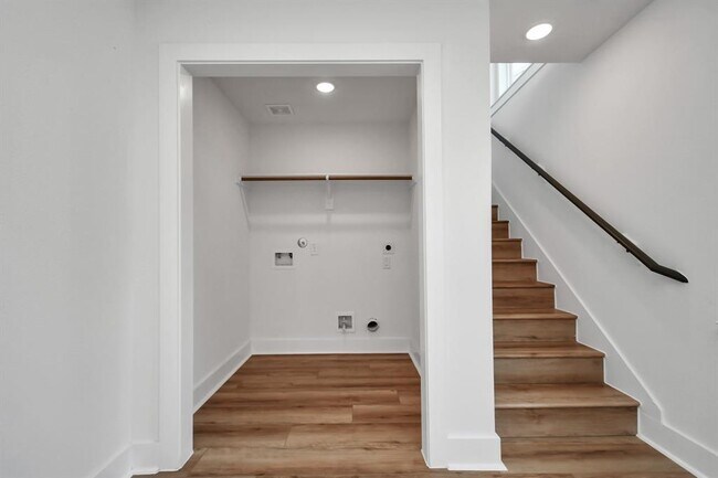 Foto del edificio - 7904 Lawn St