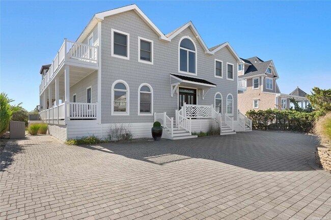 Building Photo - 695 Dune Rd