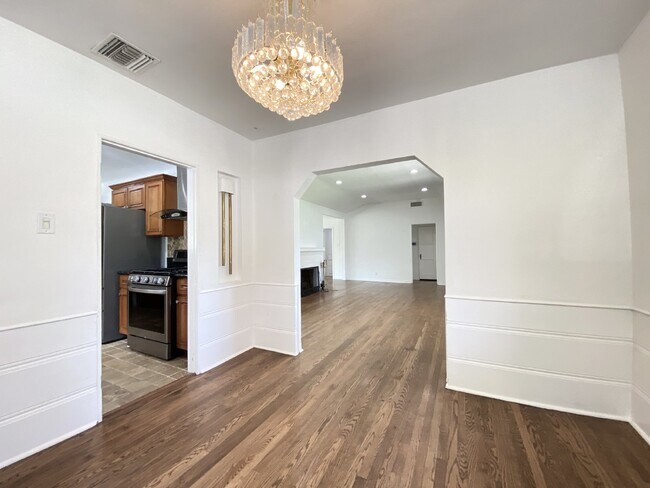 Building Photo - 2+2 Charming House with Pool Located in th...