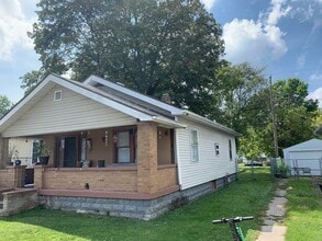 Building Photo - 330 S Rural St