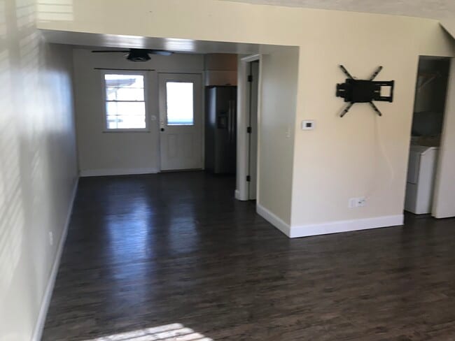 Building Photo - 208 Halia Crest