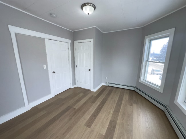 Building Photo - 267 Silver St