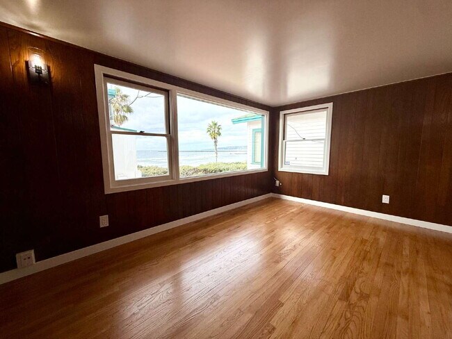 Foto del edificio - 2/Bed 1 Bath Beach Front Cottage