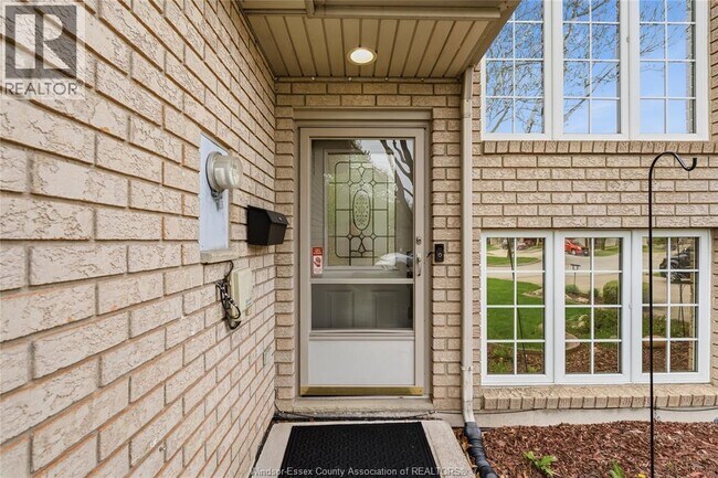 Photo du bâtiment - 1022 Lexington Cir