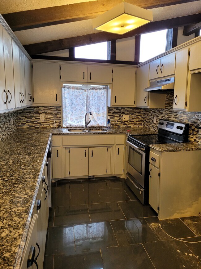 Foto del edificio - 102 Redbird Cir