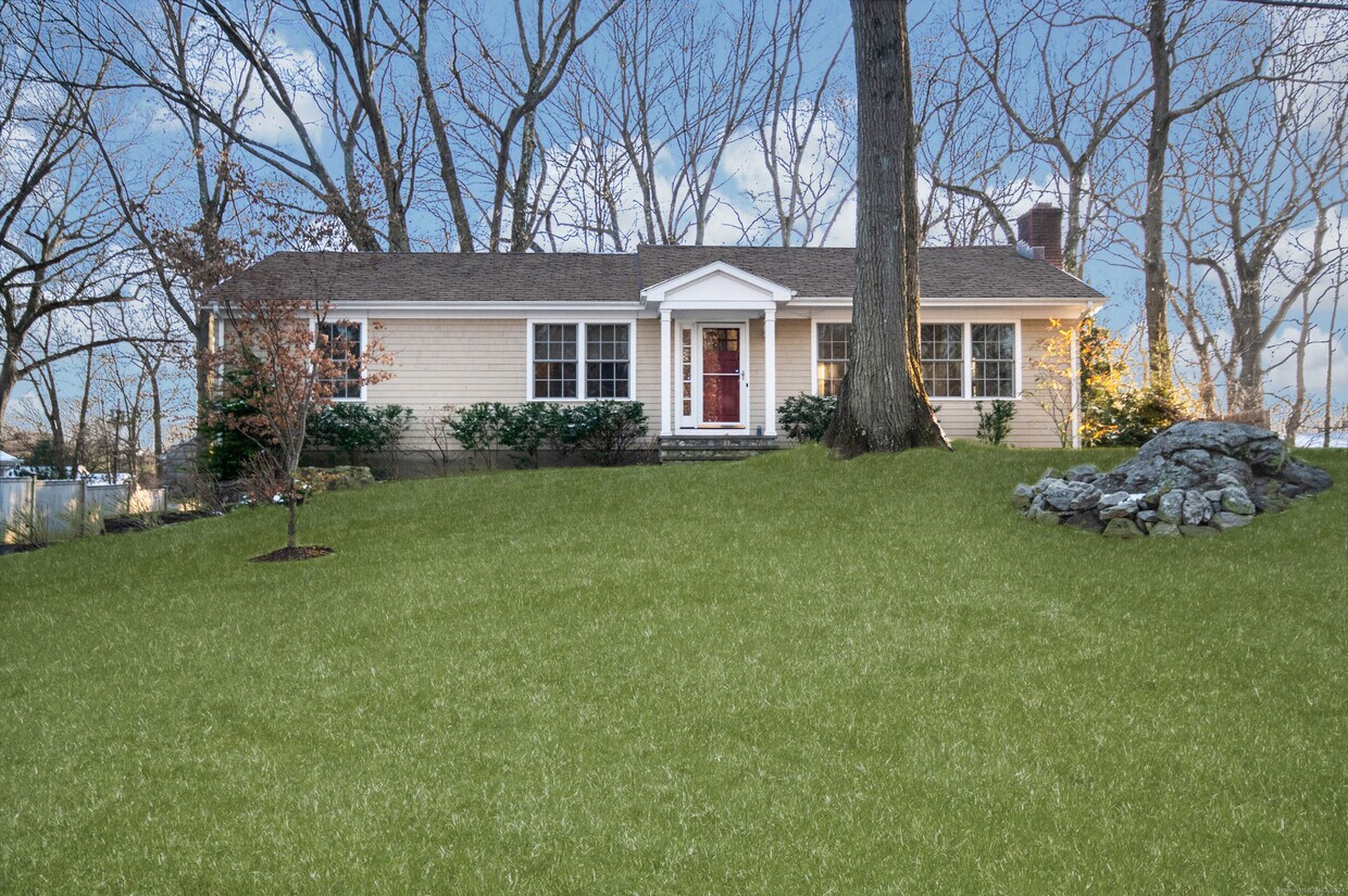 Primary Photo - 16 Lawn St