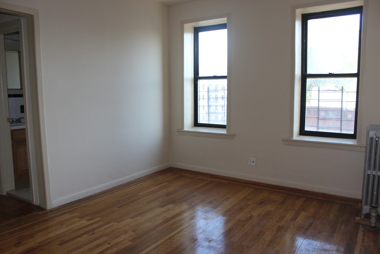 Primary Photo - 1231 Fulton Ave