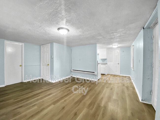 Building Photo - 1123 S Haden St