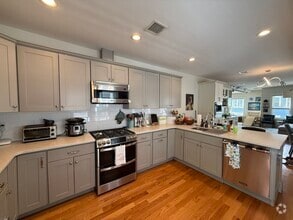 Building Photo - 24 Shapley Ave
