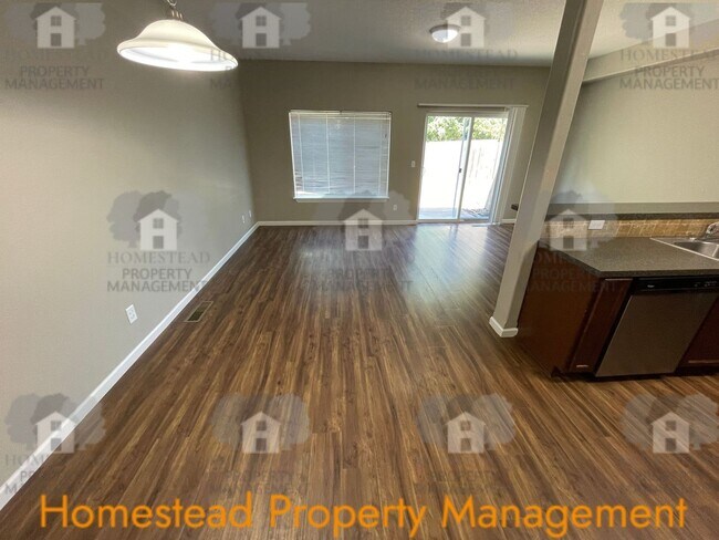 Foto del edificio - 1410-1412 Marigold Dr