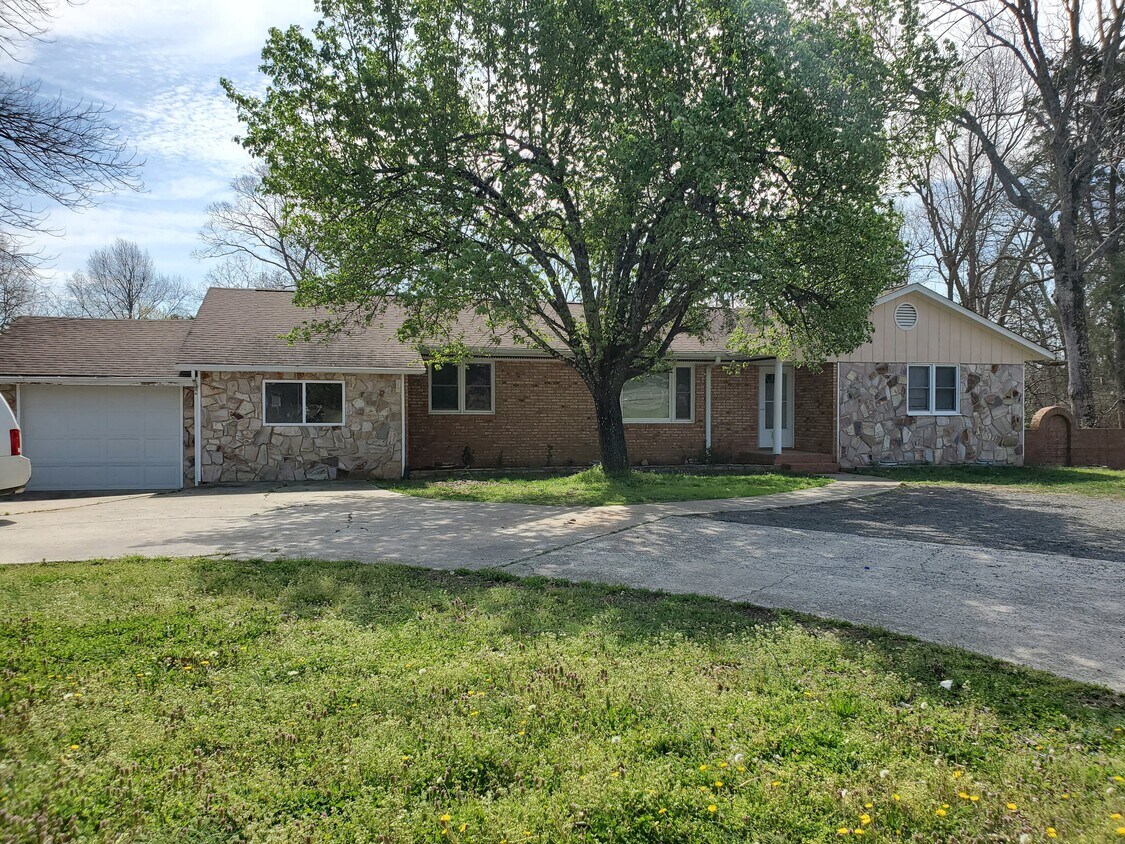 4483 Flowes Store Rd, Concord, NC 28025 House Rental in Concord, NC