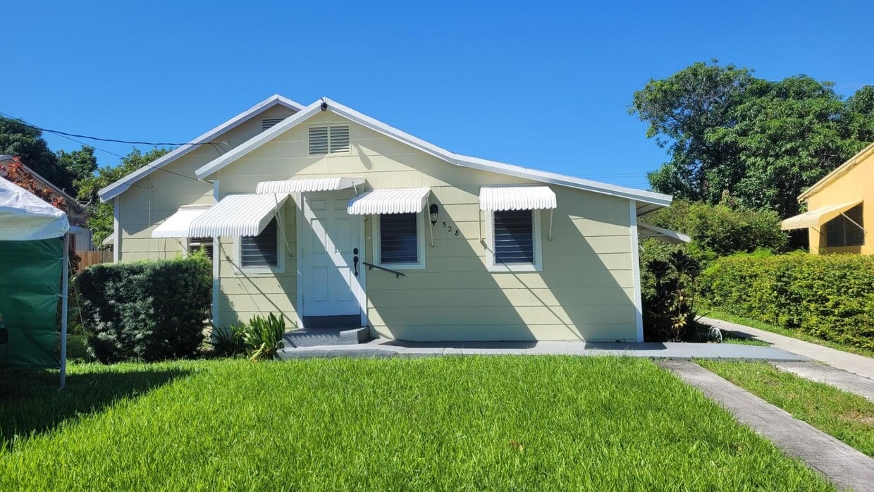 Primary Photo - 528 NW 44th Ave