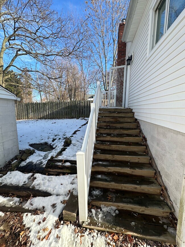 Foto del edificio - 809 Lakewood Blvd