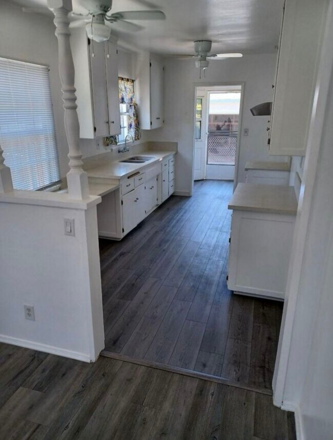 Kitchen - 4219 Palo Verde Ave