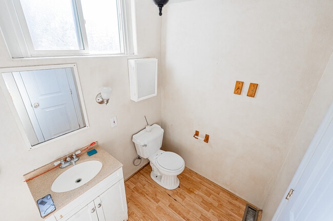 Foto del edificio - 17470 Haynes Ave