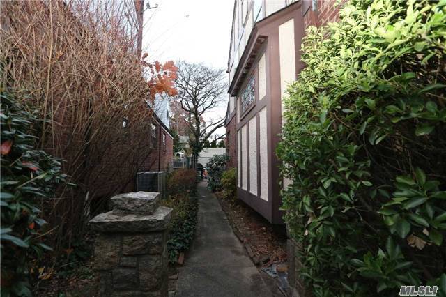 Foto del edificio - 178-08 Kildare Rd
