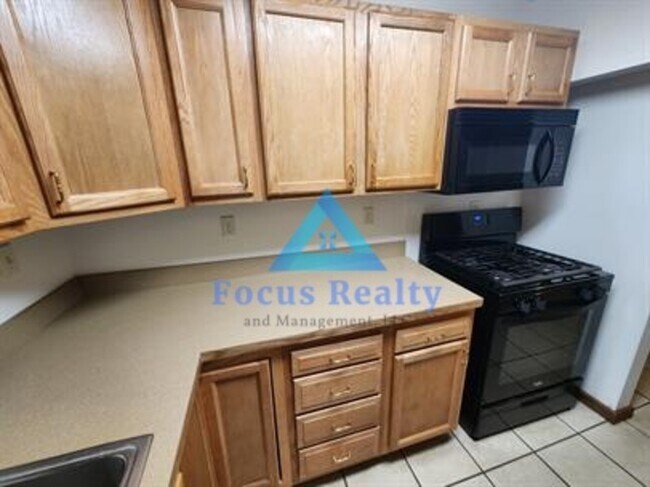 Building Photo - 426 E Wheeling St