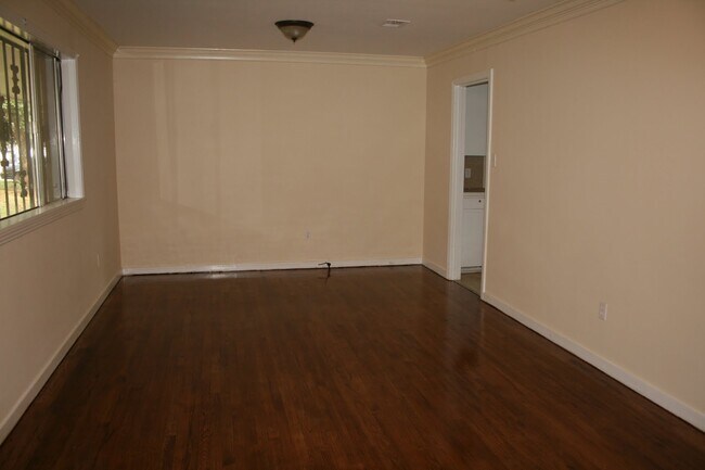 Building Photo - 355 Leron Ave