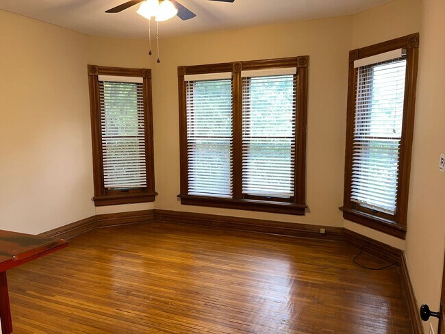 Foto del edificio - Muir - 308-308 1/2 Wilber Ave