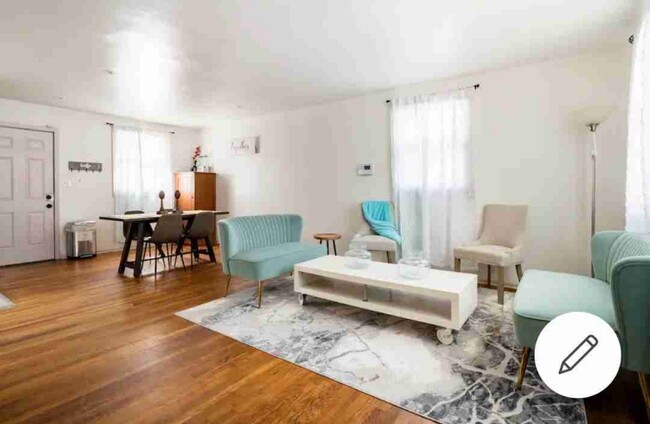 Foto del edificio - 898 Fairburn Rd NW