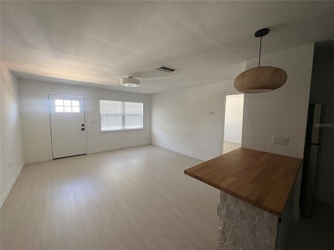 Foto del edificio - 716 Angelina Ln