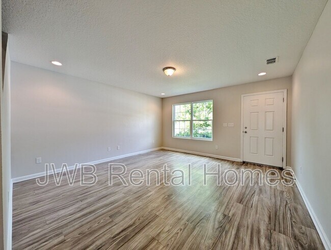 Building Photo - 659 Melba St