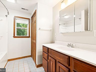 Building Photo - 11415 Park Dr