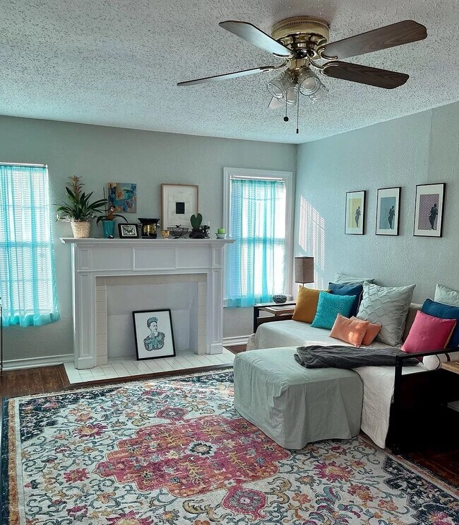 Foto del edificio - In the Heart of Jefferson ** Schedule A Sh...