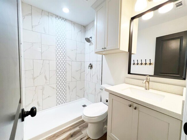 Foto del edificio - 356 Onalaska E Dr