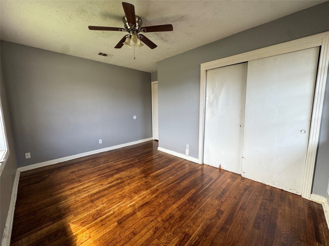 Building Photo - 8719 Tilgham St